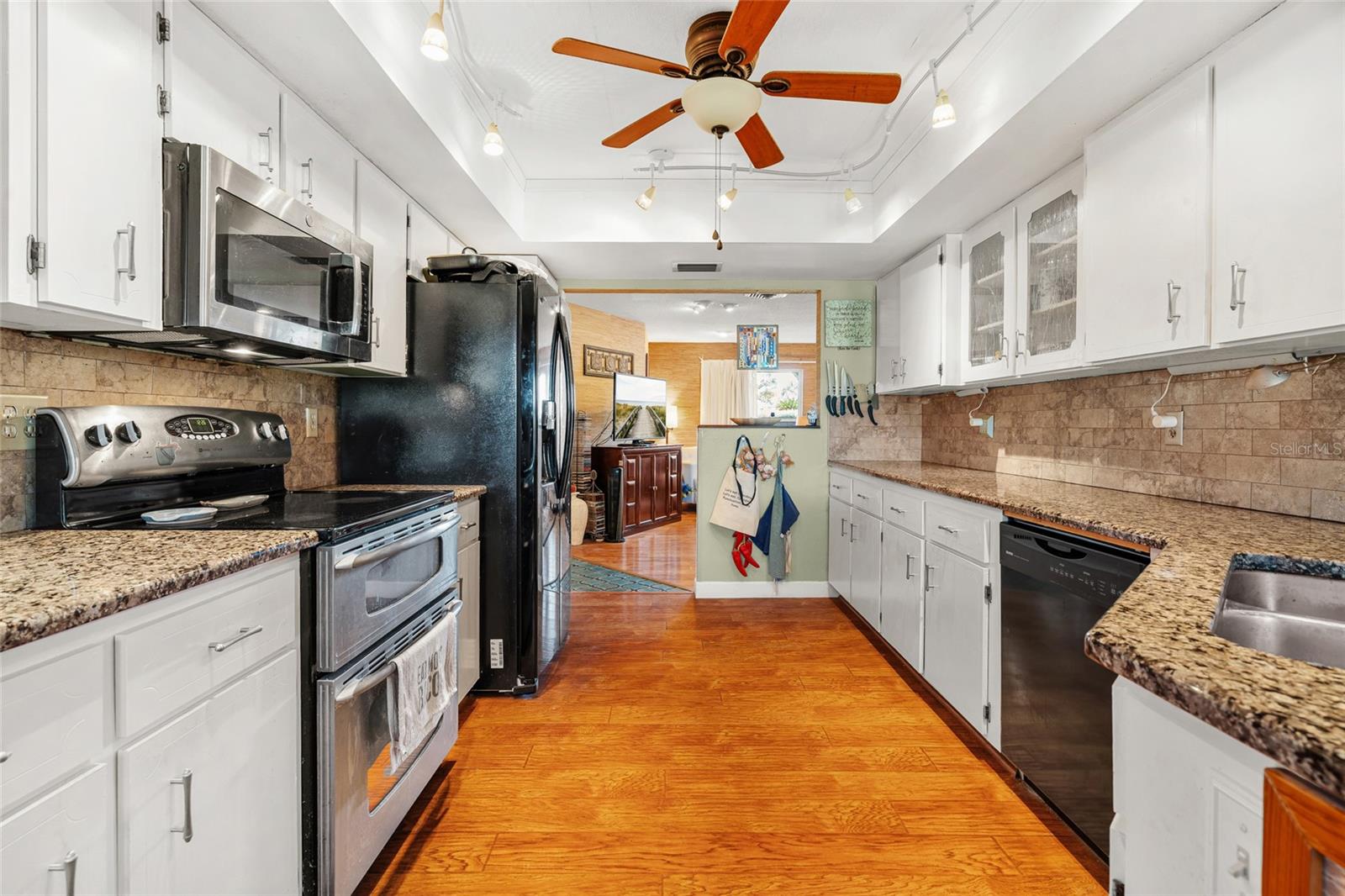 COUNTRY CLUB HEIGHTS FIRST ADD - Residential