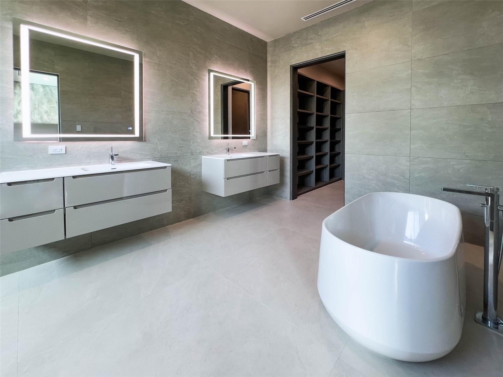 DORADO COUNTRY ESTATES - Residential