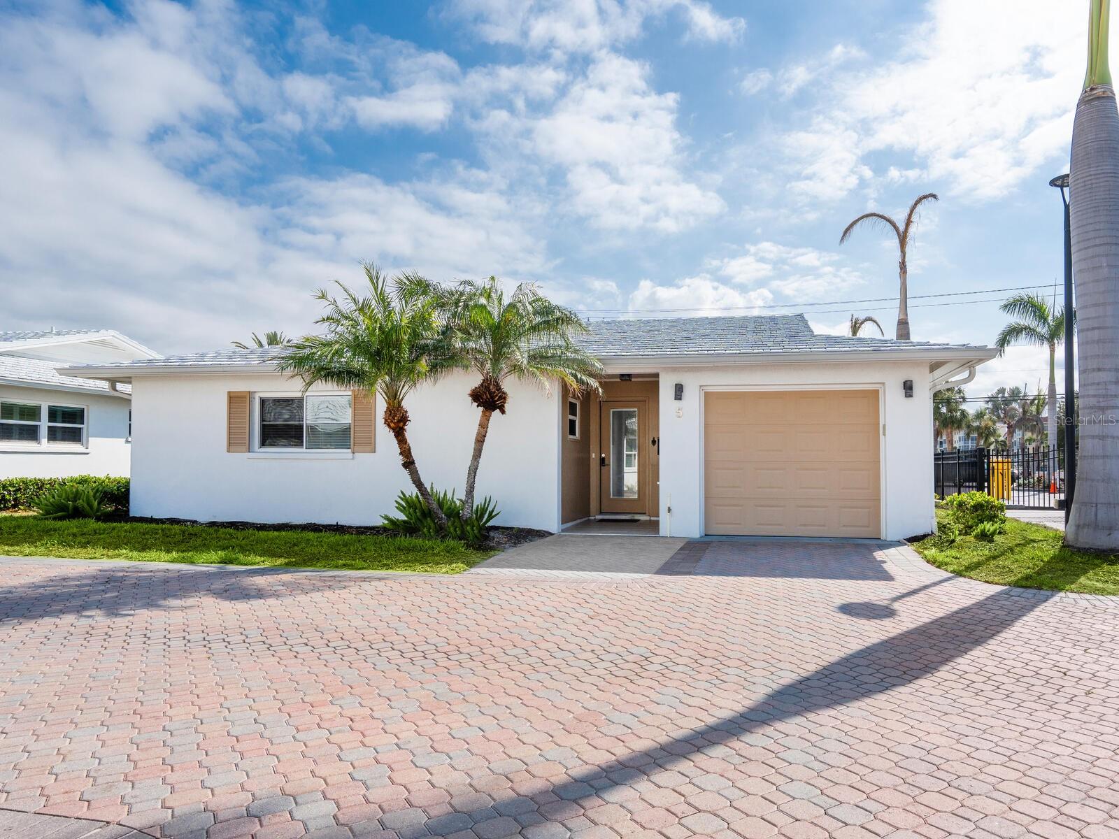 CRYSTAL SANDS 1 - Residential