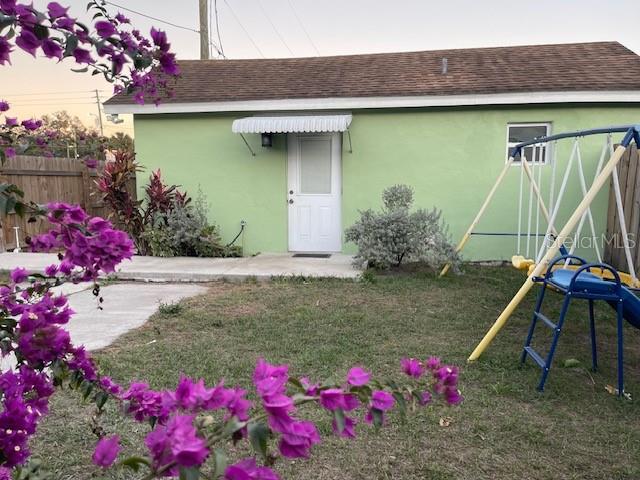 Efficiency for rent in charming Seminole Heights. Perfect for you (and their pet). Bright and cheerful! West side of Fla. Ave., very close to Trips diner and walking distance to ten other great restaurants, coffeehouses and craft breweries. Stroll three blocks to the Hillsborough River and Epps Park. Only a 10 minute drive to downtown and 15 minutes to USF and all area hospitals. Recently remodeled kitchen and bath with all new appliances. Stackable Washer/Dryer comes with the unit. hookup in laundry room. Fenced-in grassy yard, shrubs and a concrete patio for your picnic table and lounge chairs. Off-street parking. Available 8-1-25