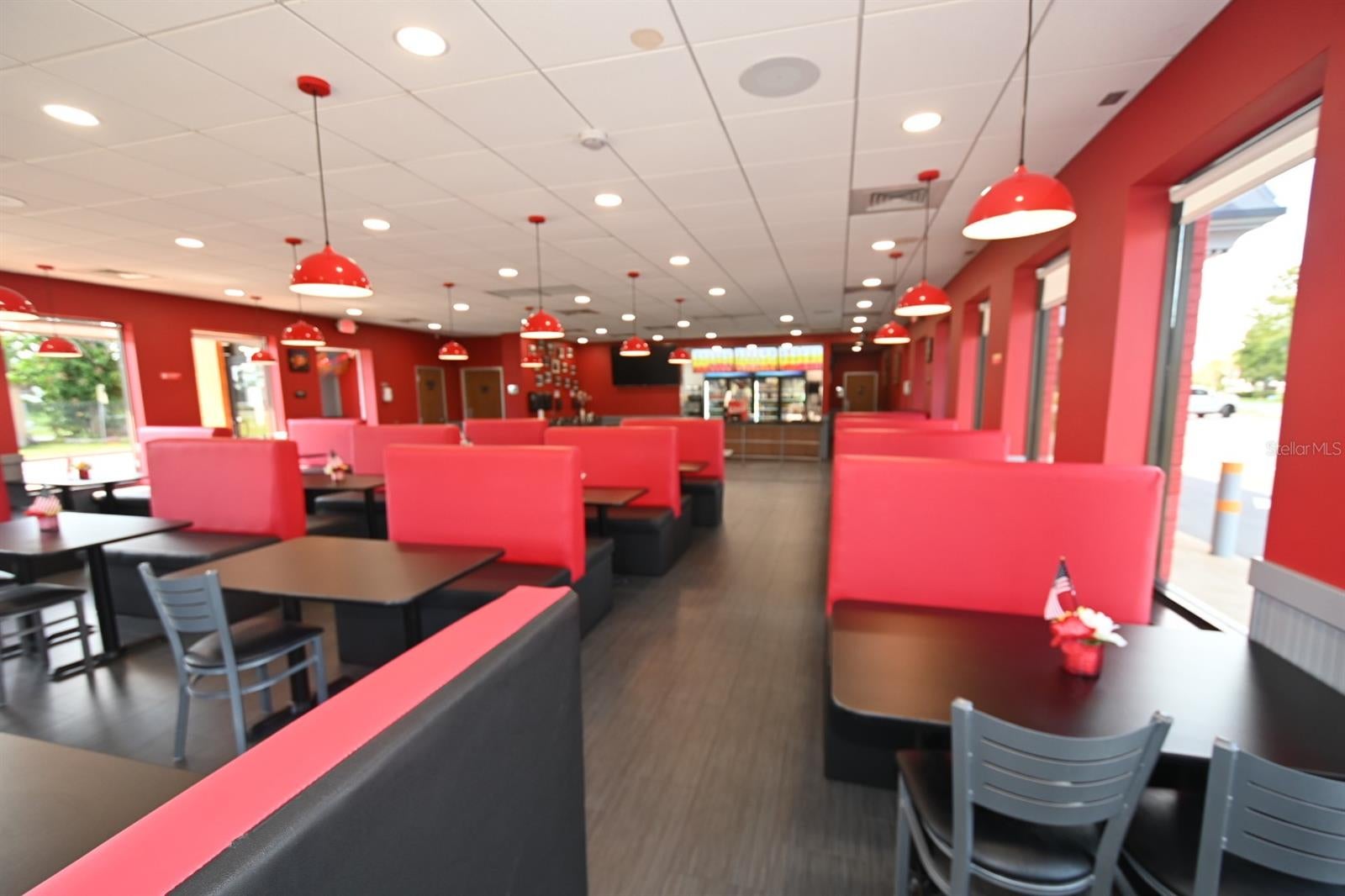3200 PARKWAY CENTER COURT