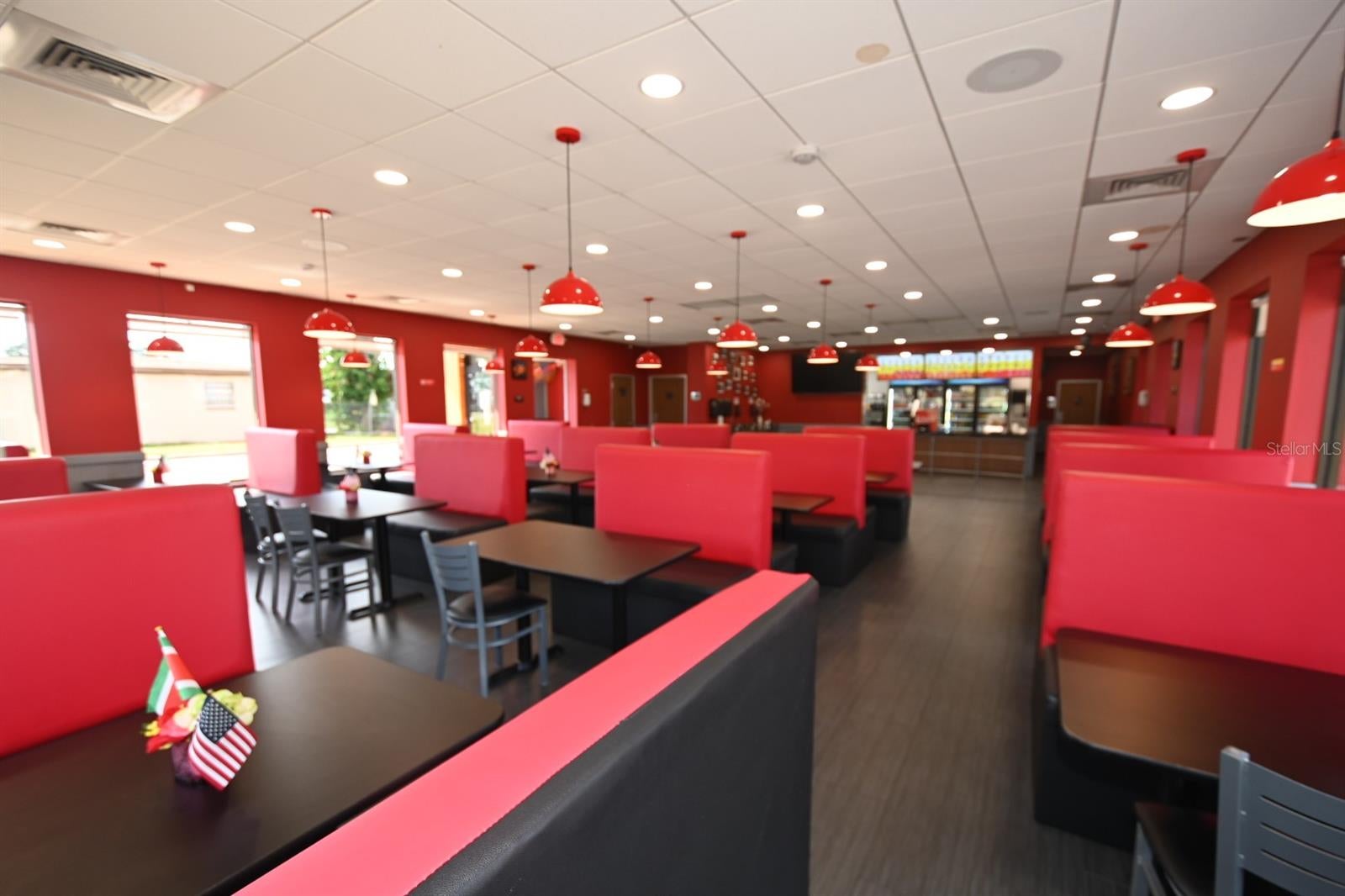 3200 PARKWAY CENTER COURT