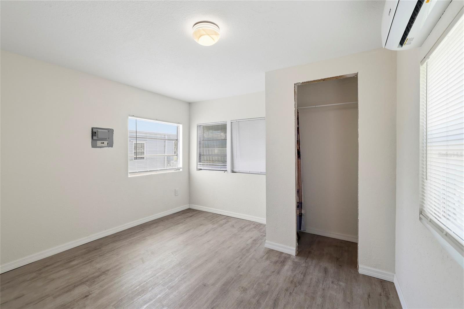 PELICAN HARBOR MOB HOME ESTATES - Residential