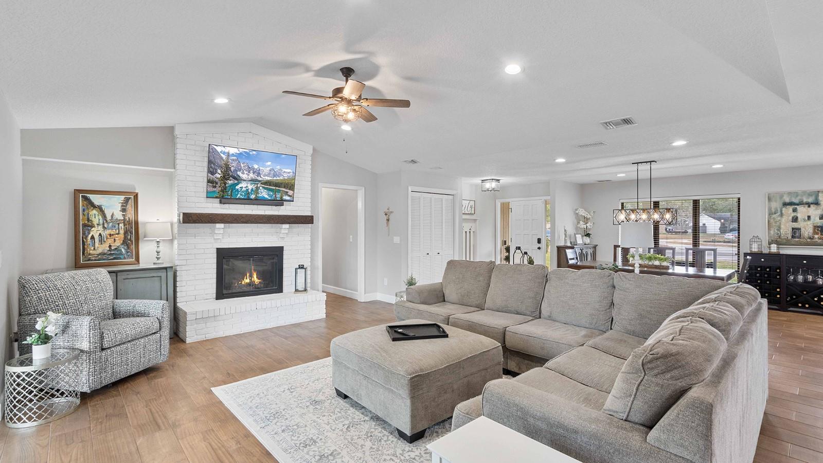 SABAL POINT WHISPER WOOD - Residential