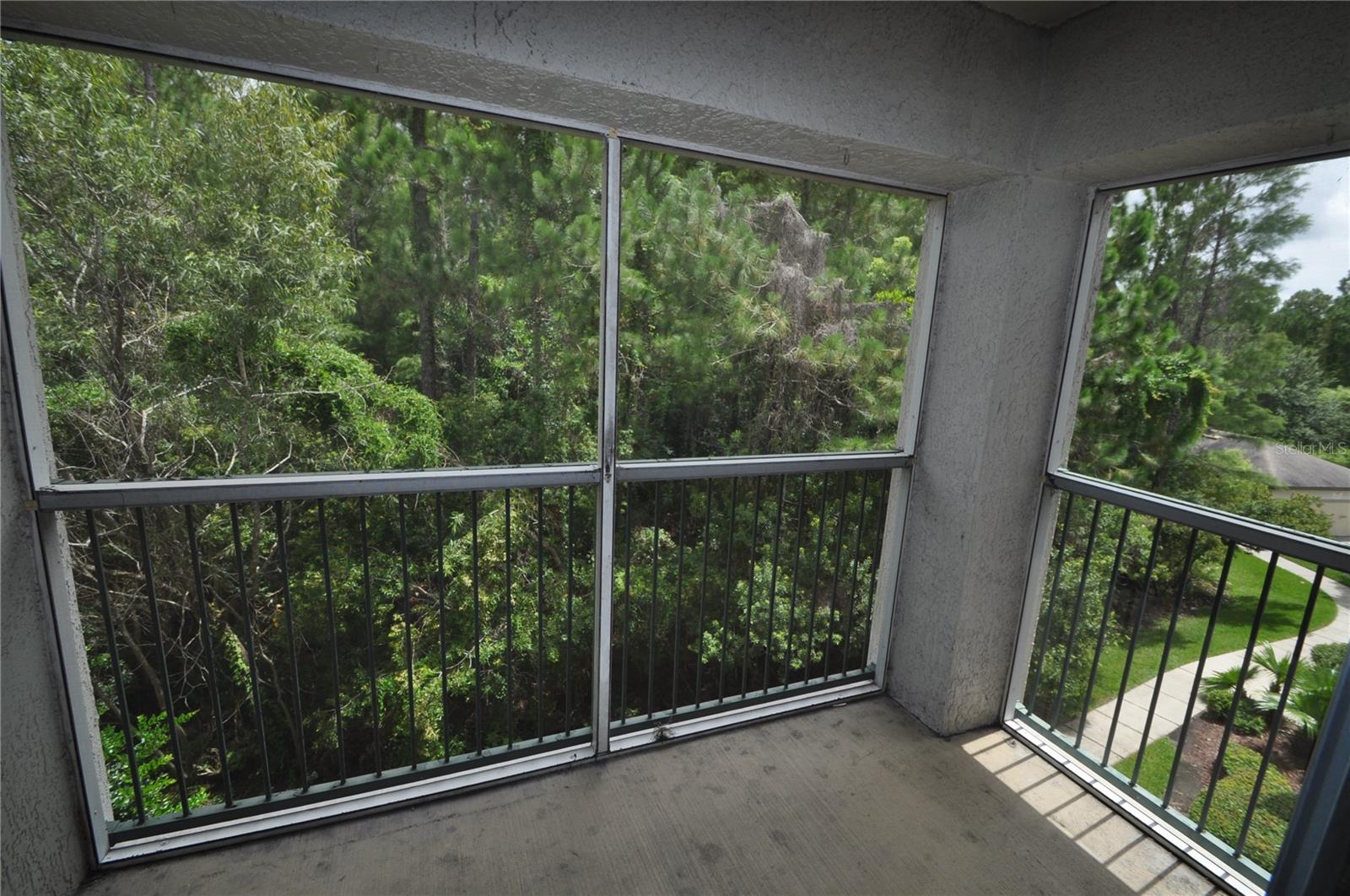 CREST/WATERFORD LAKES - Residential