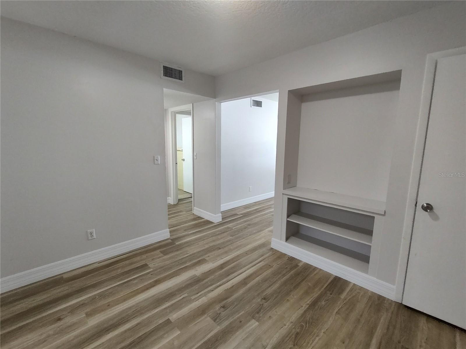 BOND LUMBER CO BLK 07-08 & 15-16 HOWRYS ADD DELAND - Residential Lease