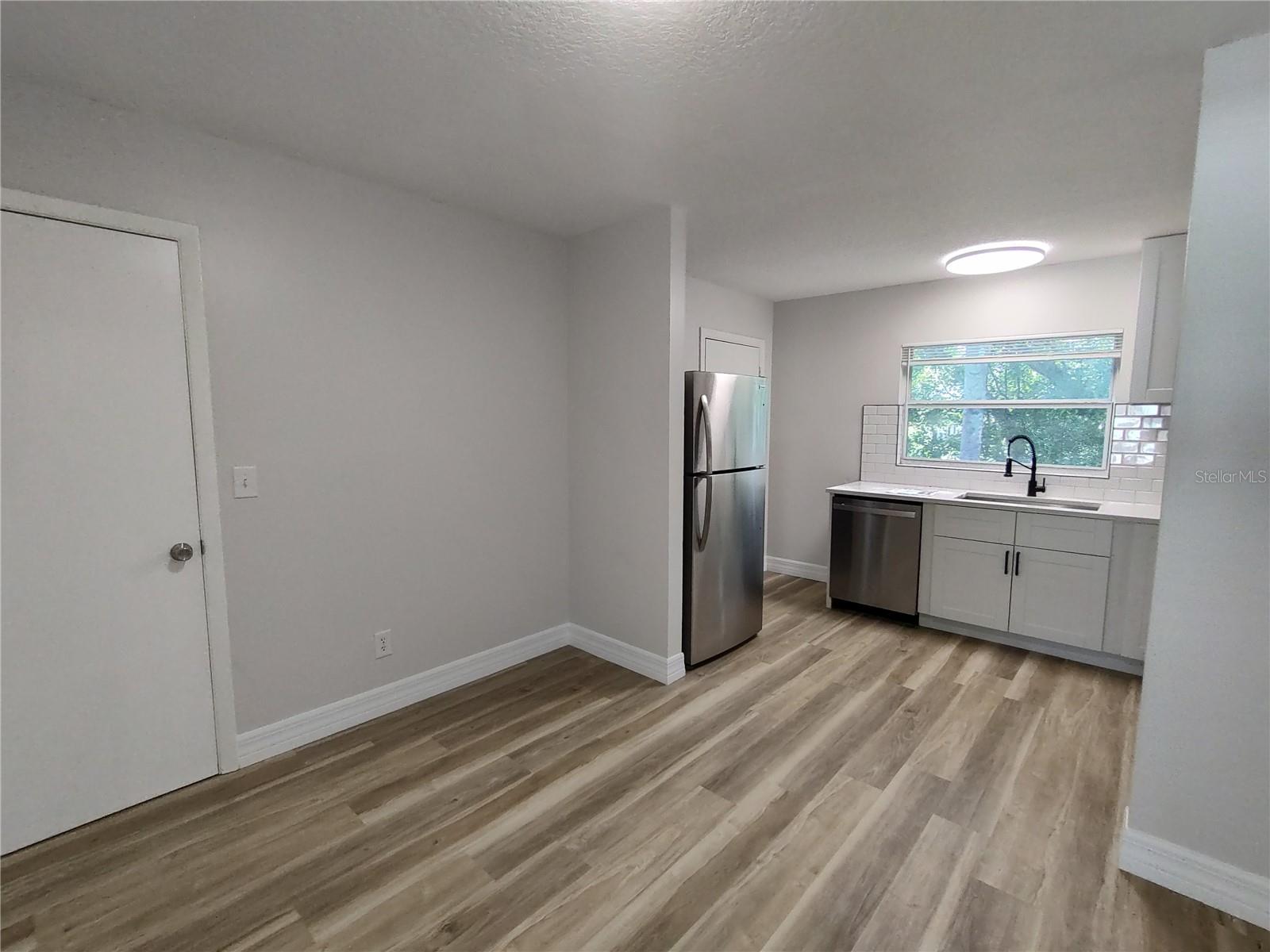 BOND LUMBER CO BLK 07-08 & 15-16 HOWRYS ADD DELAND - Residential Lease