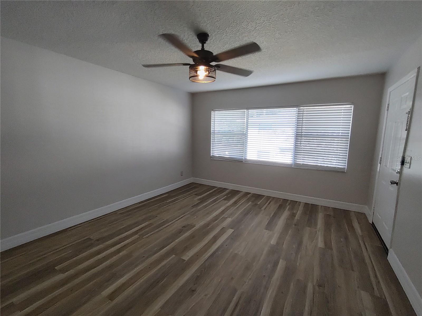 BOND LUMBER CO BLK 07-08 & 15-16 HOWRYS ADD DELAND - Residential Lease