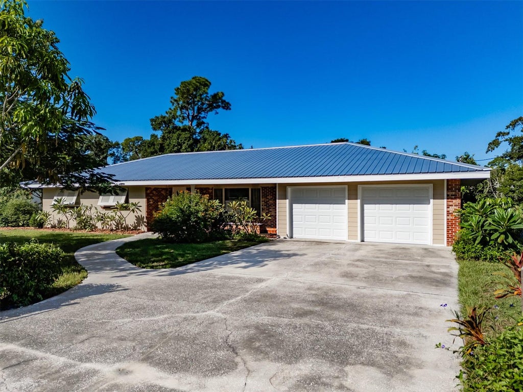 Photo of 405 2nd Street SW, Ruskin, FL 33570 (MLS # TB8559607)