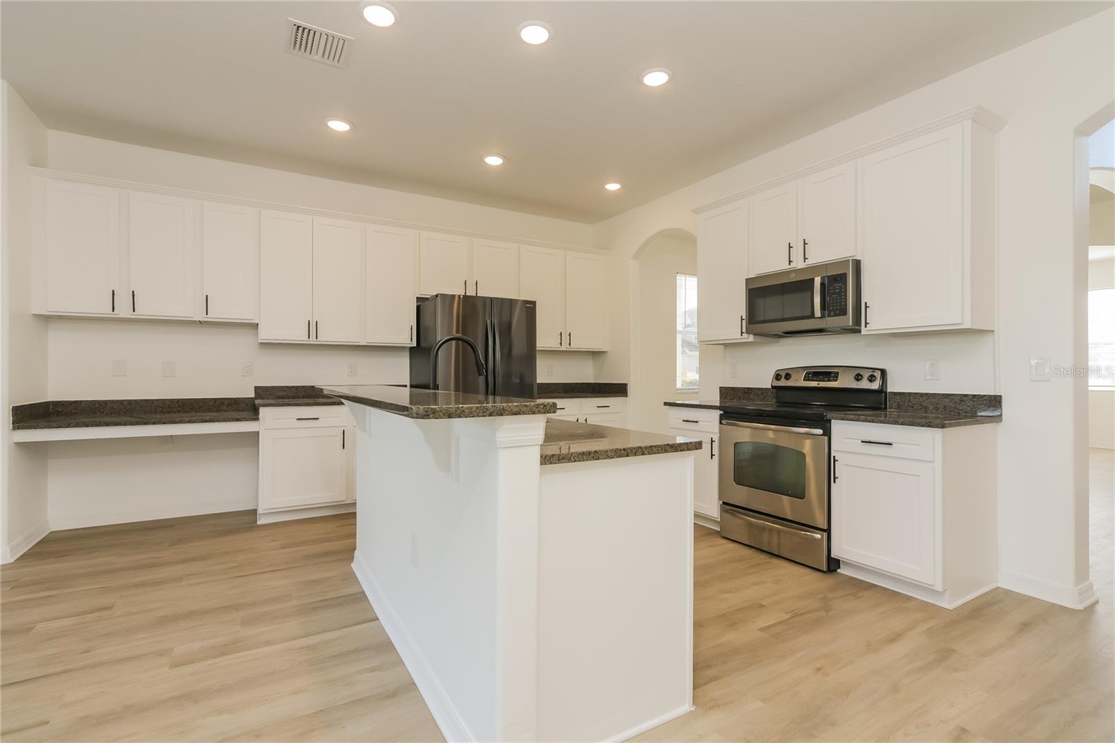 DRAYTON-PRESTON WOODS AT PROVIDENCE - Residential