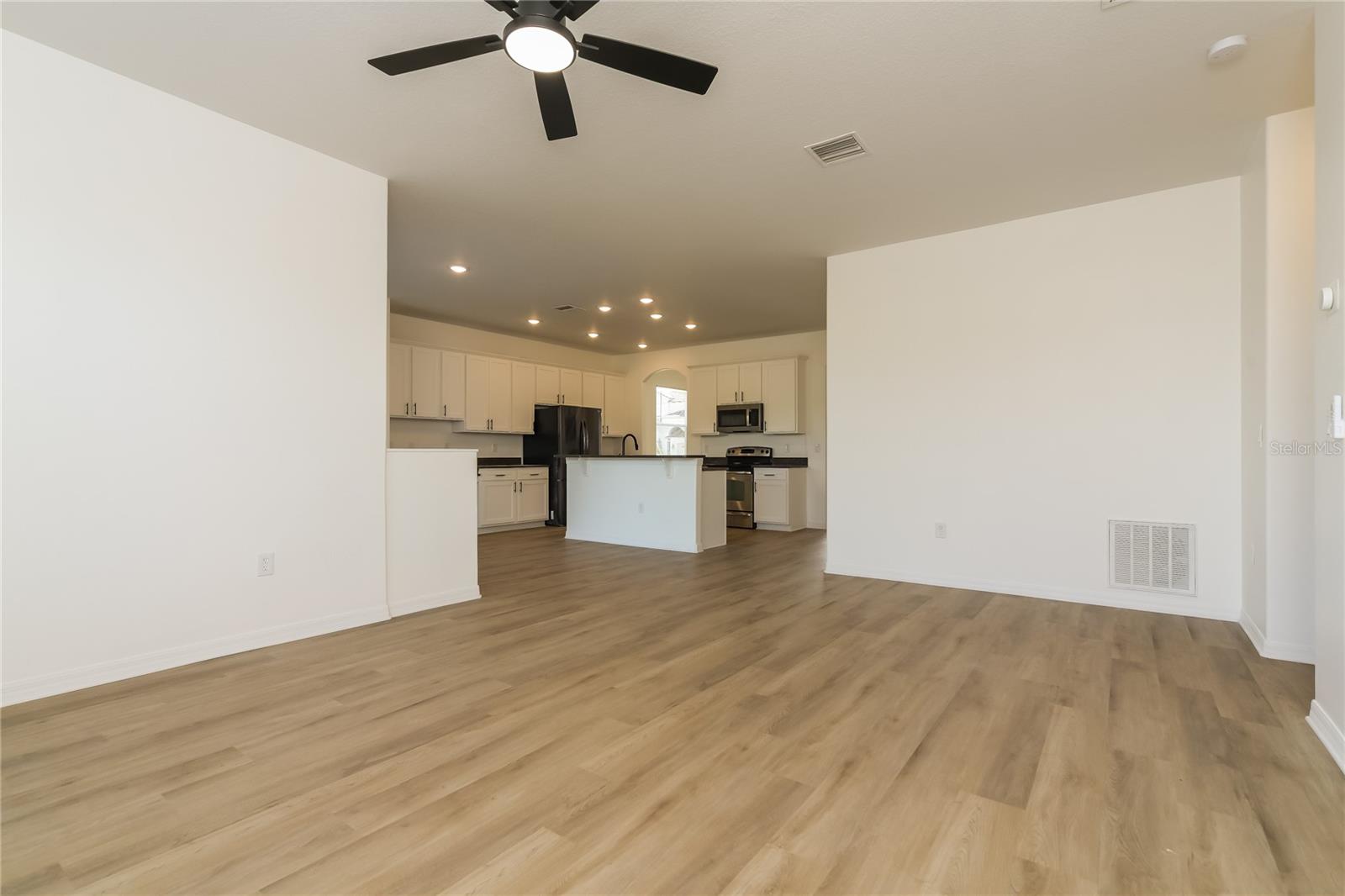 DRAYTON-PRESTON WOODS AT PROVIDENCE - Residential