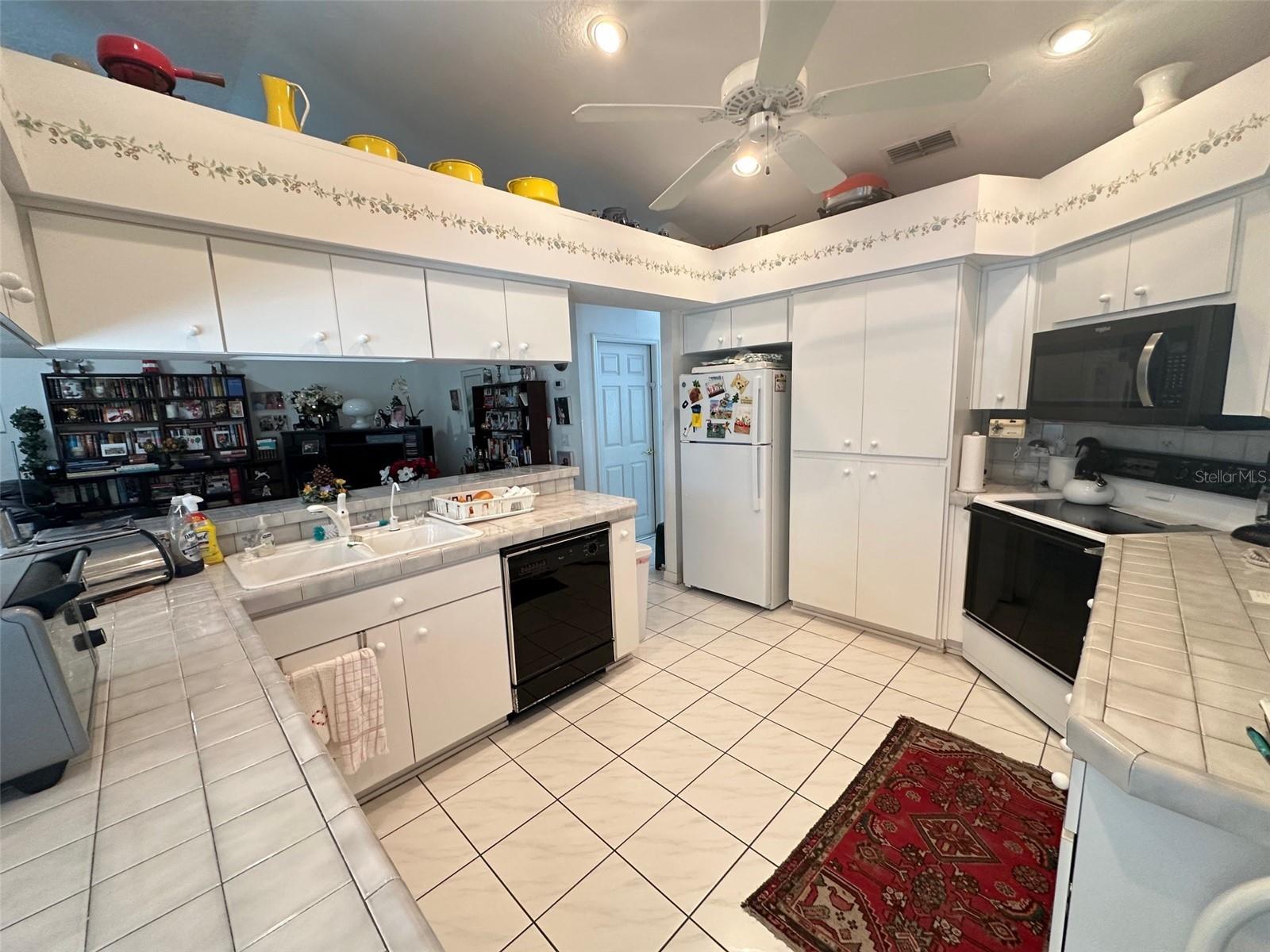 833 N LAFAYETTE WAY