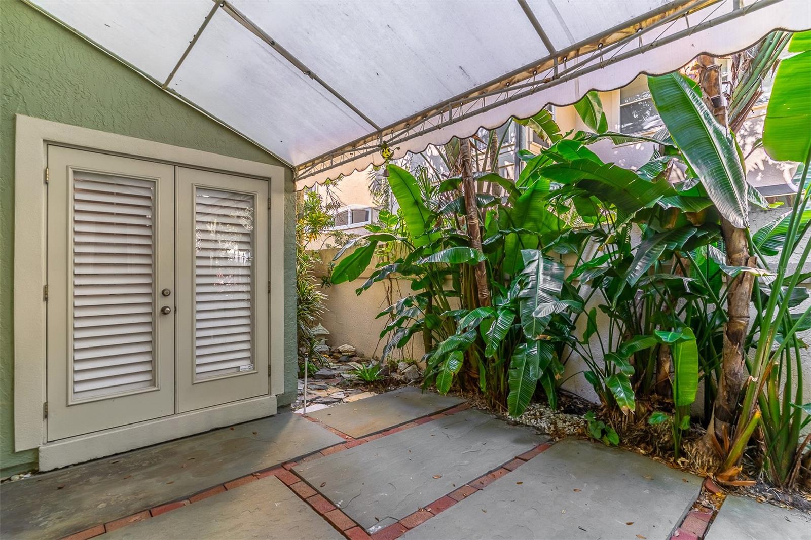 MC INTYRE PLACE CONDO - Residential