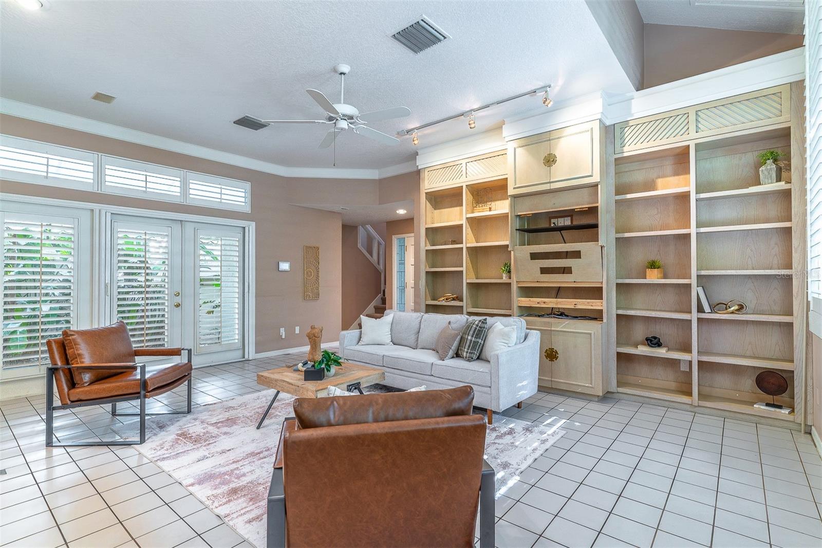 MC INTYRE PLACE CONDO - Residential