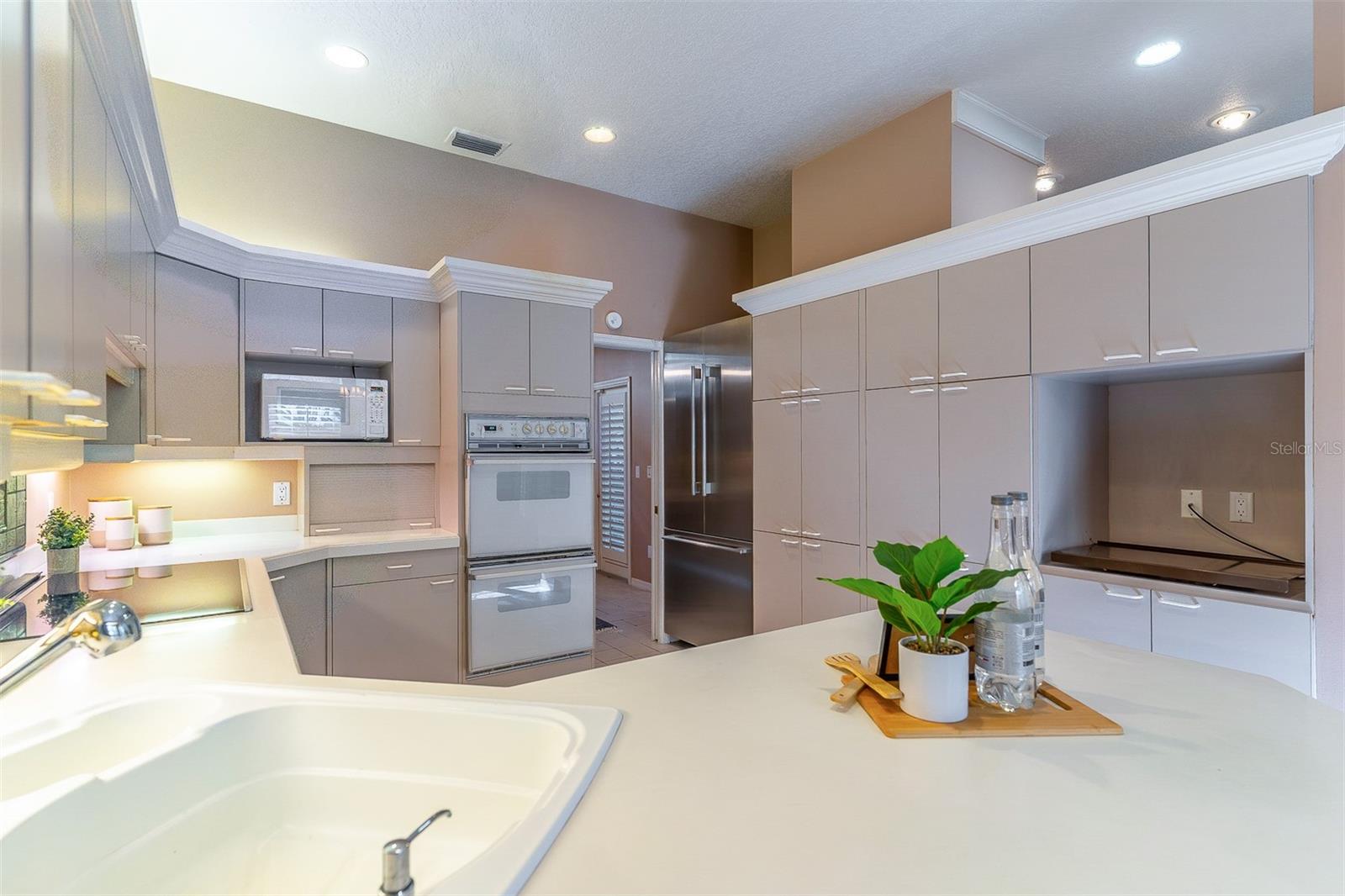 MC INTYRE PLACE CONDO - Residential