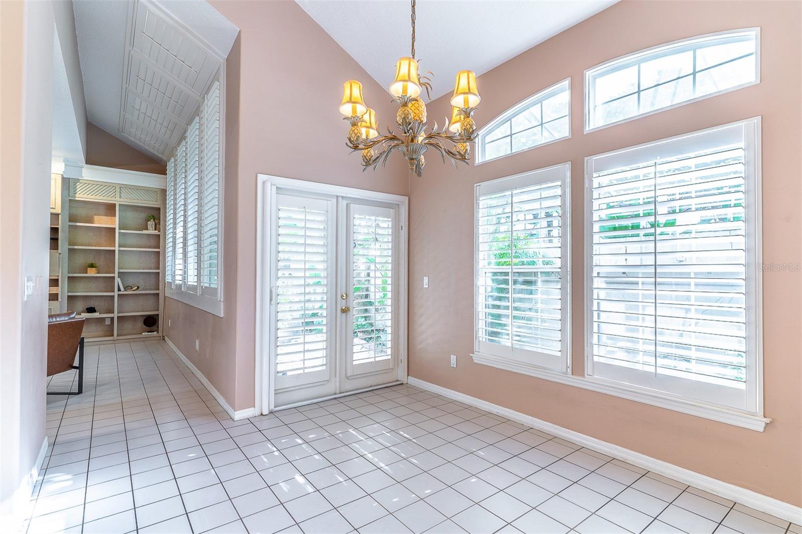 MC INTYRE PLACE CONDO - Residential