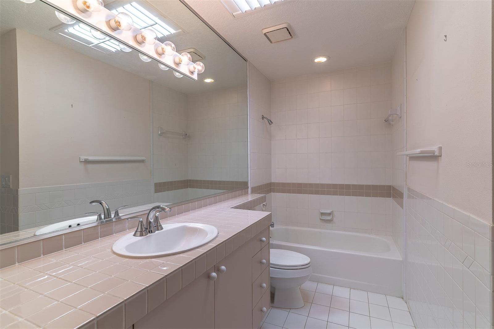 MC INTYRE PLACE CONDO - Residential