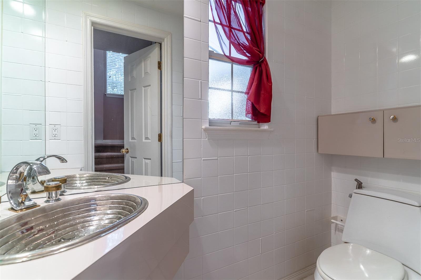 MC INTYRE PLACE CONDO - Residential