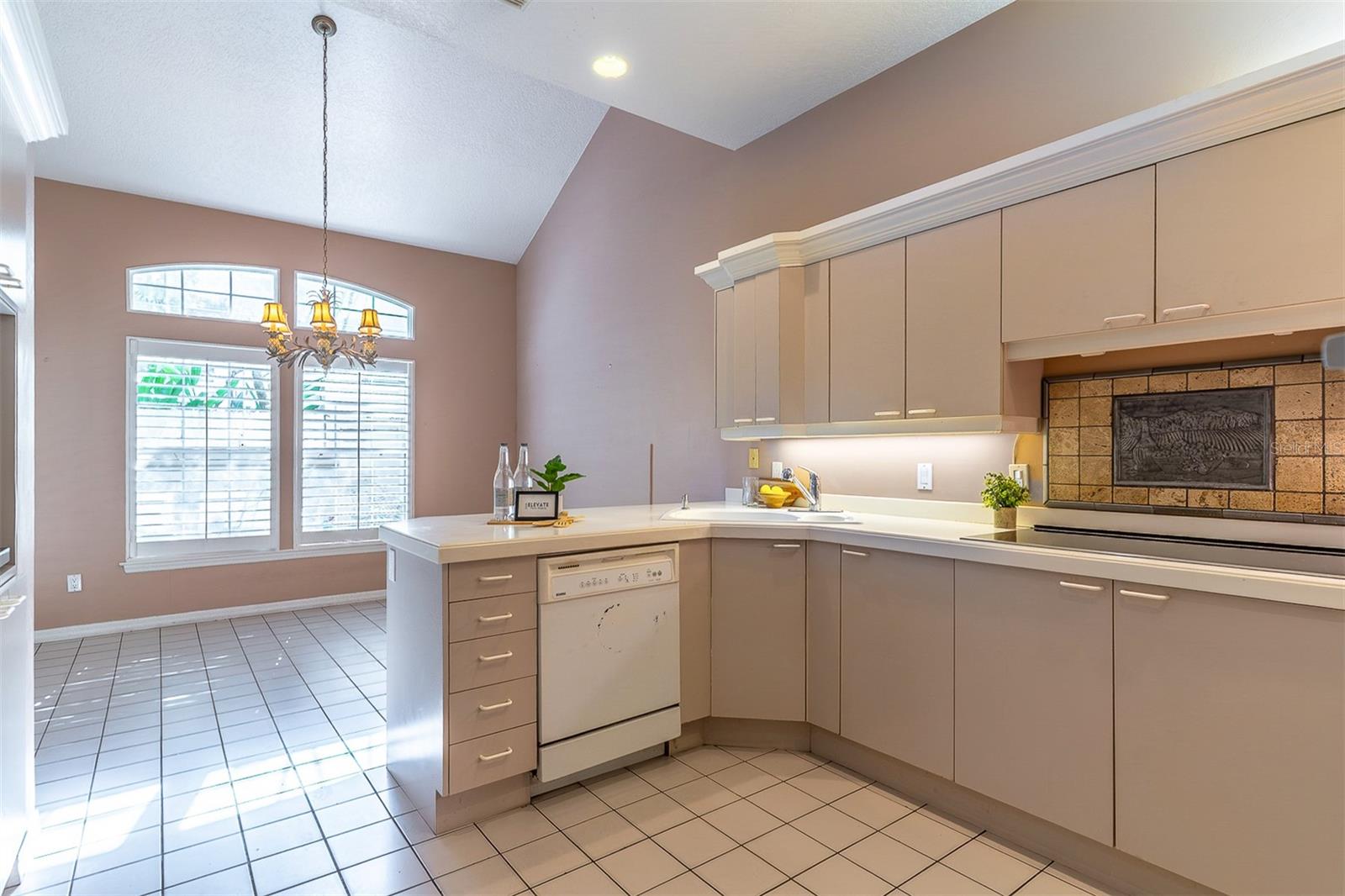 MC INTYRE PLACE CONDO - Residential