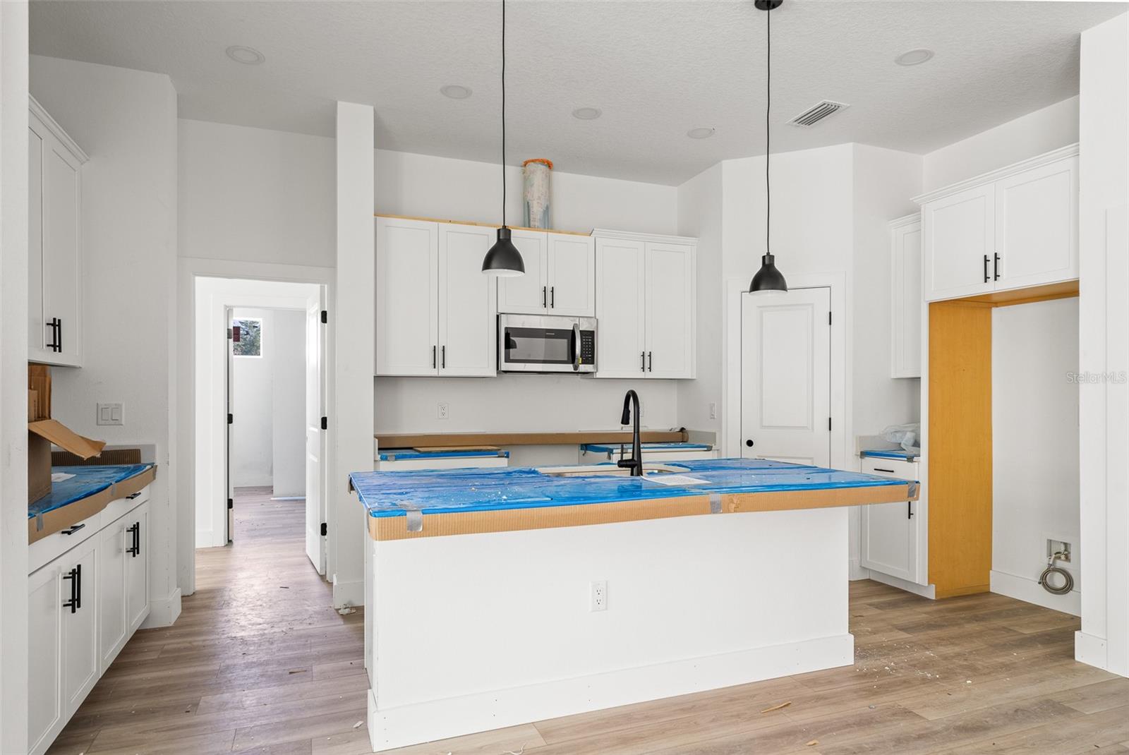 ROYAL HIGHLANDS - Residential