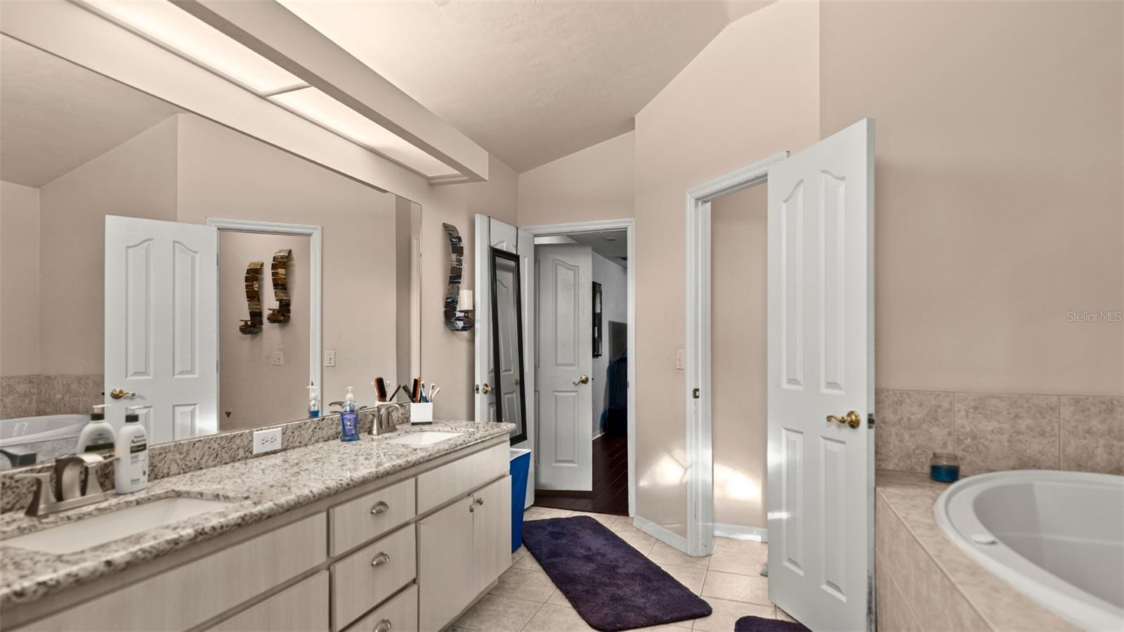 BROADMOOR - Residential