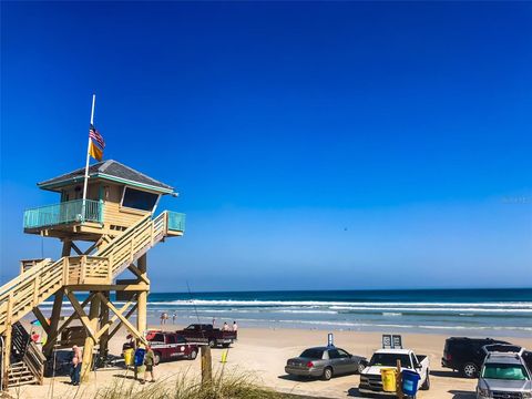 A home in DAYTONA BEACH