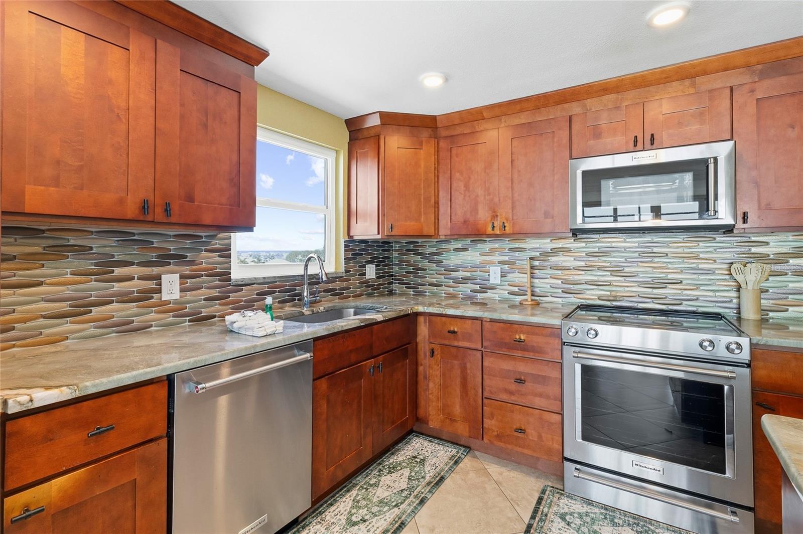 SHORES OF MADEIRA CONDO - Residential