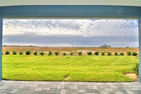 A home in AUBURNDALE