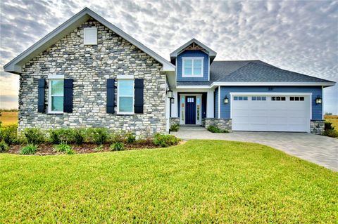 A home in AUBURNDALE