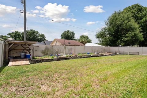 A home in AUBURNDALE