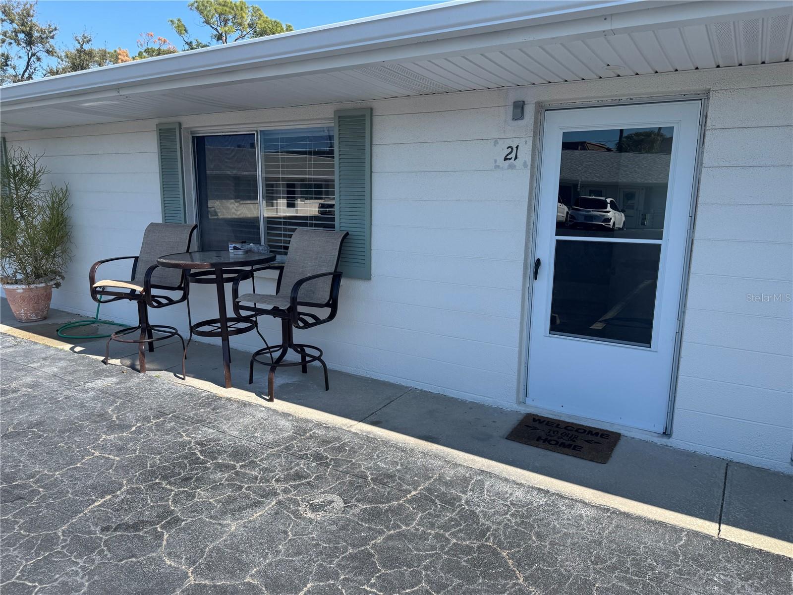 TROPICAL COURTS - Residential