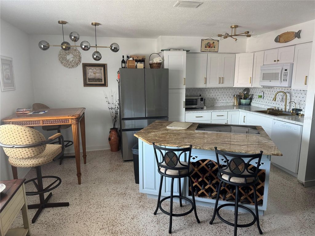 Photo of 525 Manatee Court #21, Venice, FL 34285 (MLS # TB8488628)