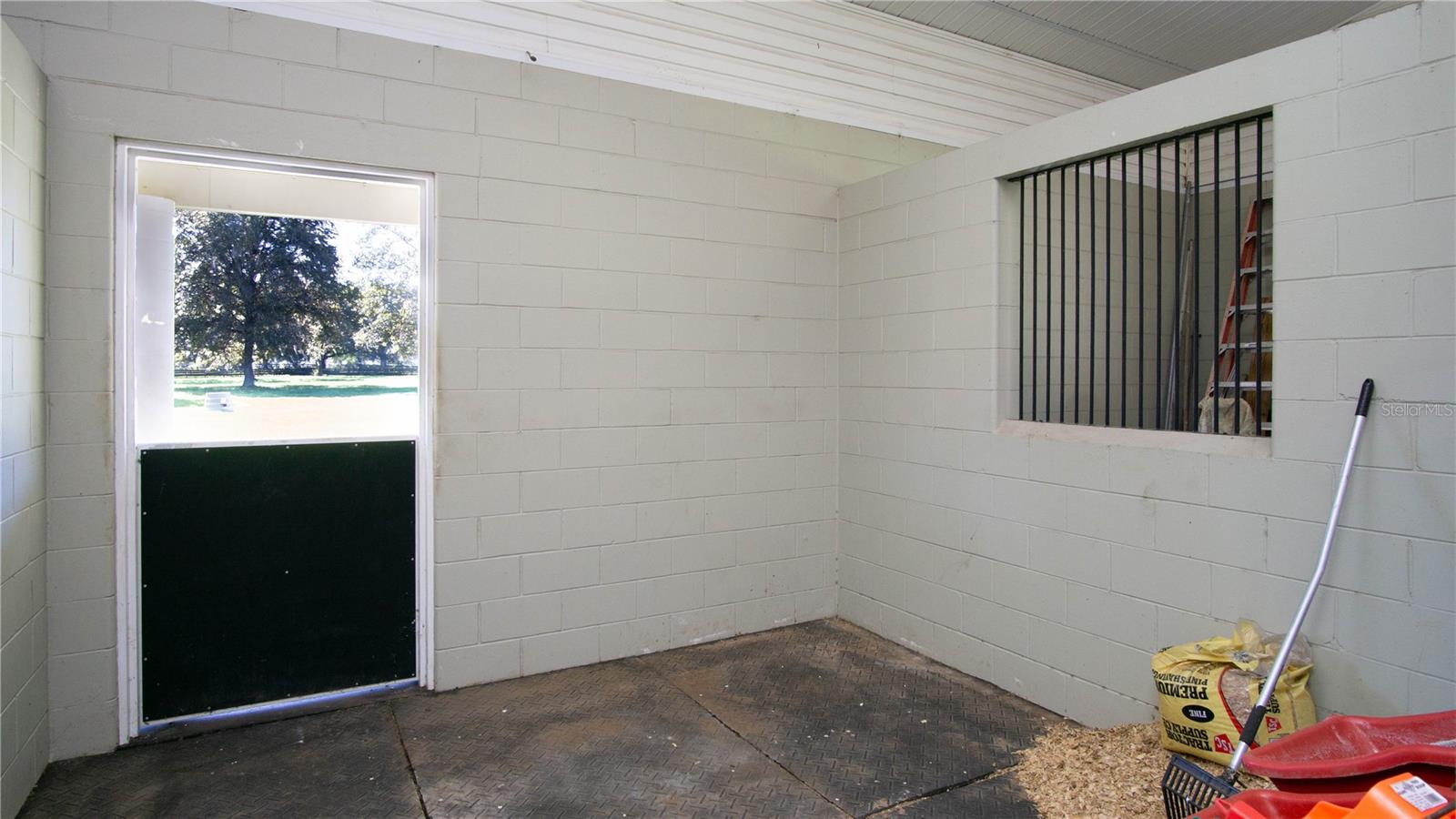 EQUINE ESTATE - Residential