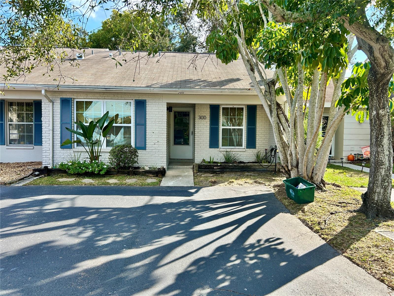 BAY TOWNE - Residential Lease