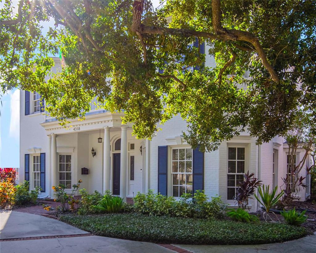 Photo of 4318 W Azeele Street, Tampa, FL 33609 (MLS # TB8433320)