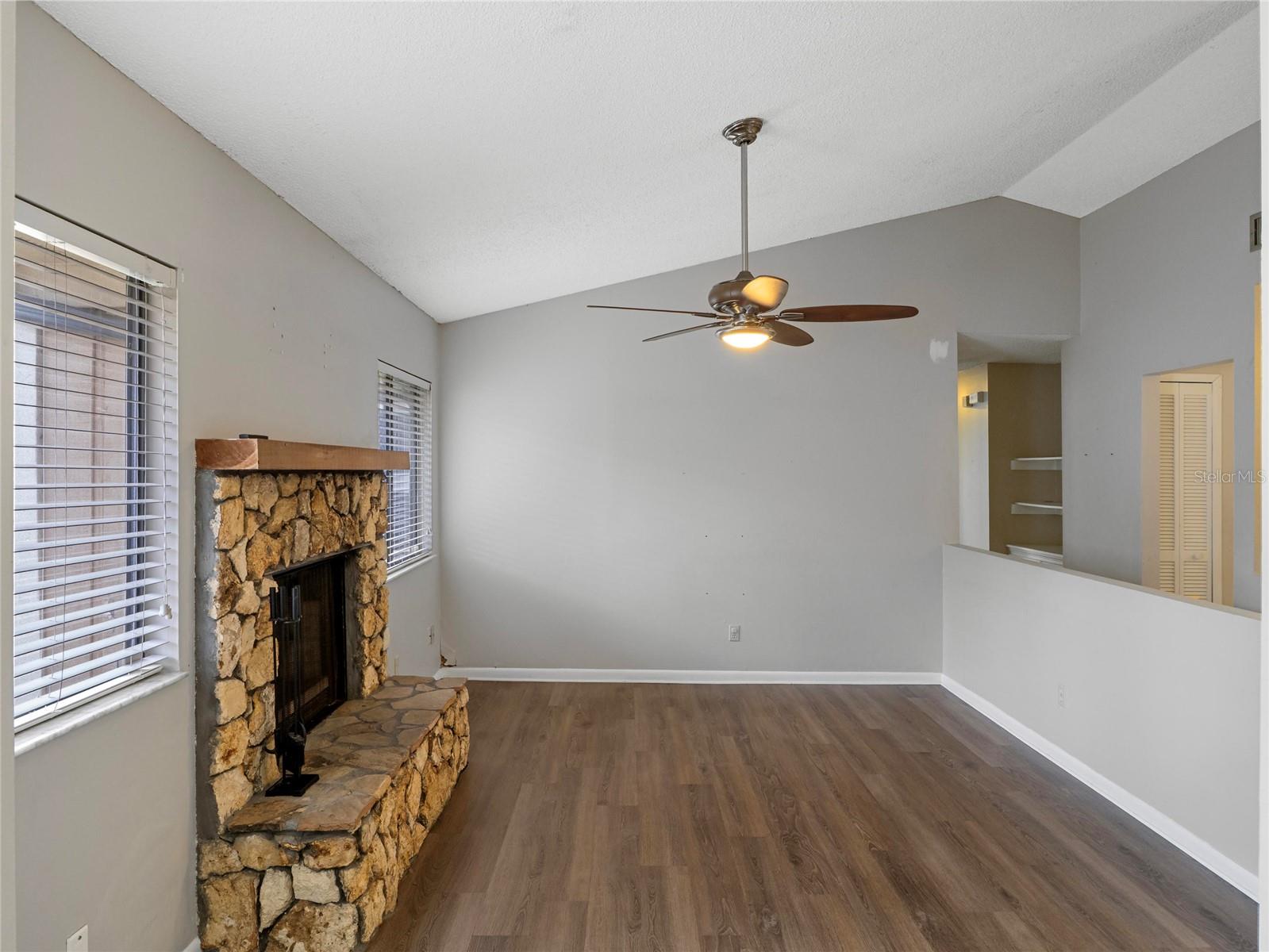 728 RIDGEWOOD WAY