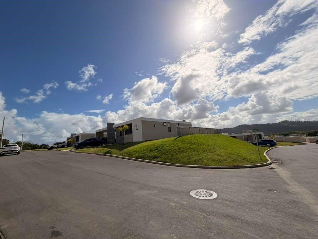 URB. RIVER TERRACE AT URB CIUDAD JARDÍN GURABO - Residential