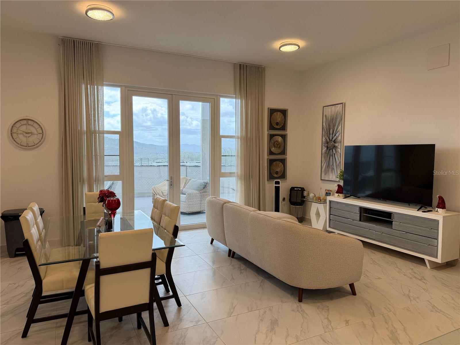 URB. RIVER TERRACE AT URB CIUDAD JARDÍN GURABO - Residential