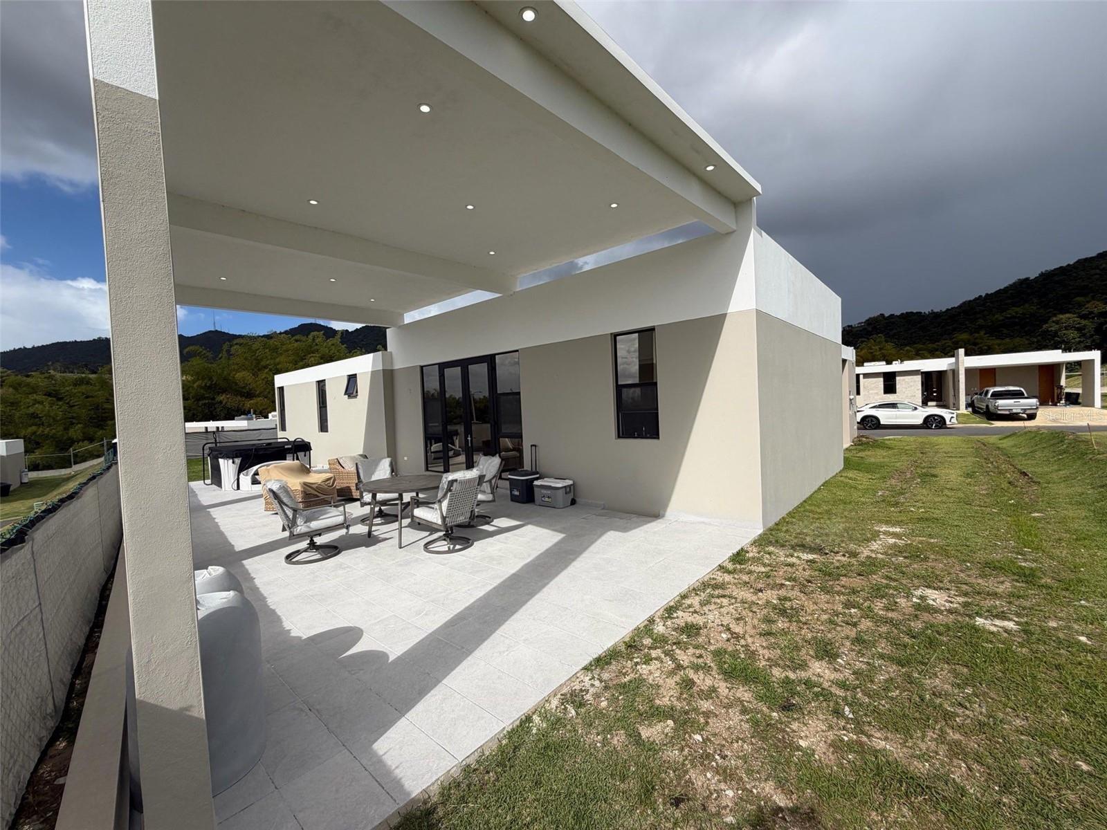 URB. RIVER TERRACE AT URB CIUDAD JARDÍN GURABO - Residential