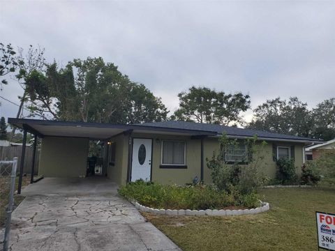 A home in WINTER HAVEN