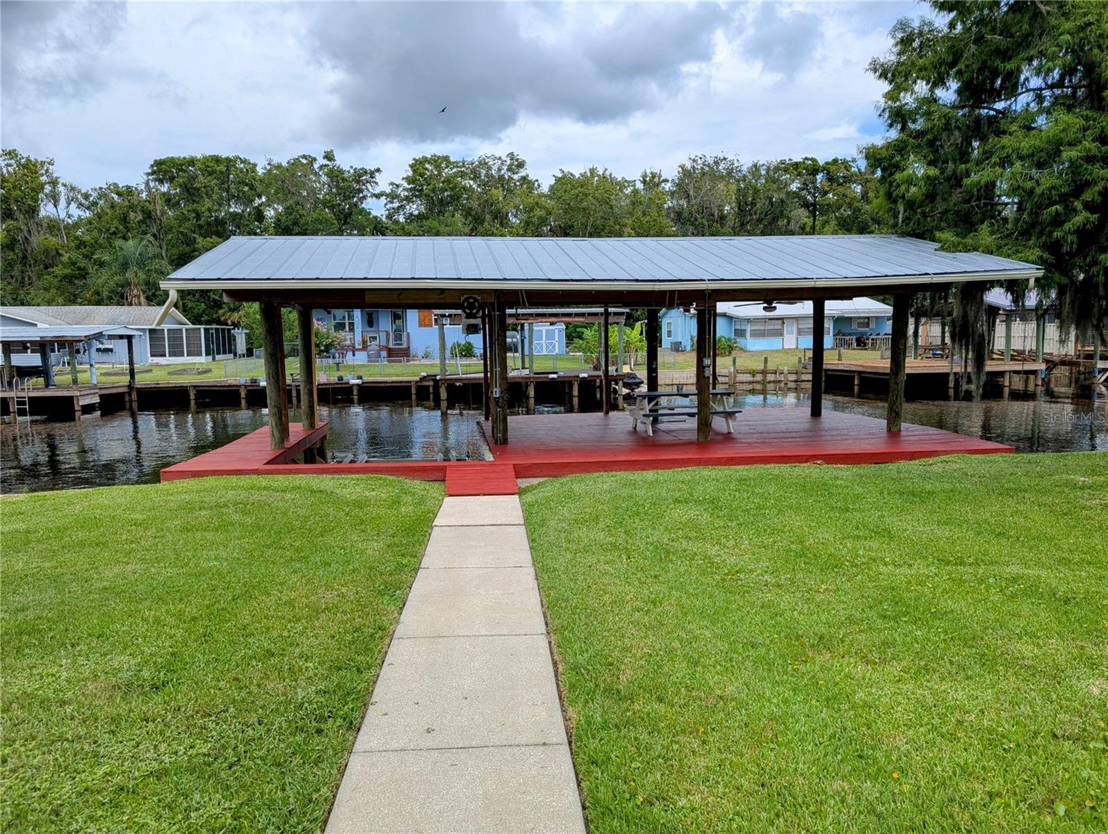 1628 PARADISE LANE