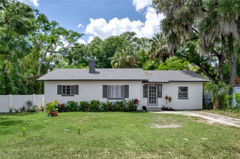Photo of 322 N Frankfort Avenue, Deland, FL 32724 (MLS # O6297333)