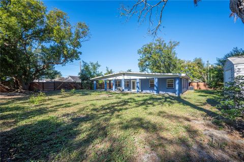 A home in LAKELAND