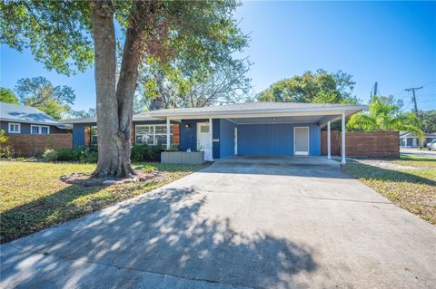 A home in LAKELAND