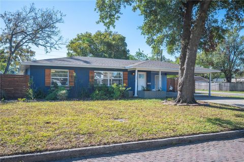 A home in LAKELAND