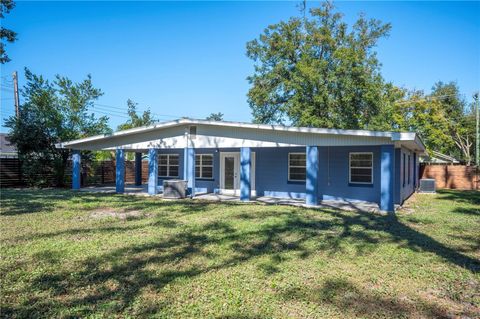 A home in LAKELAND