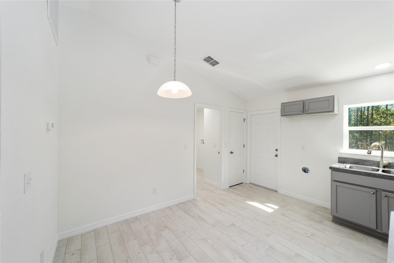 RAINBOW LAKES ESTATE - Residential