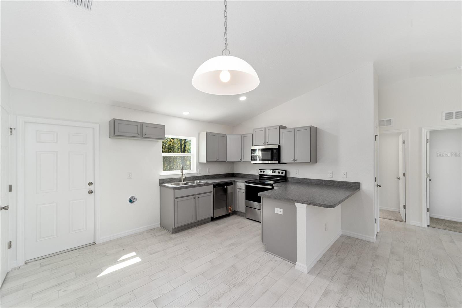 RAINBOW LAKES ESTATE - Residential