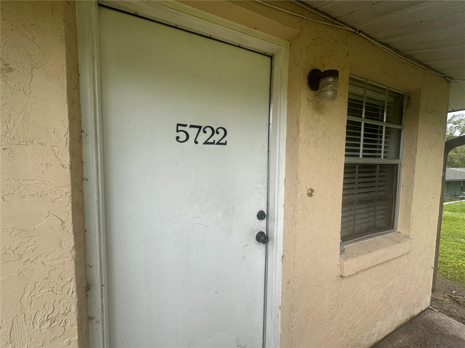 1 bedroom 1 bath spacious and well maintained located in Belleview. This home is part of a quad with parking available and located in a corner. Close to shops, restaurants and more! First last and security deposit required