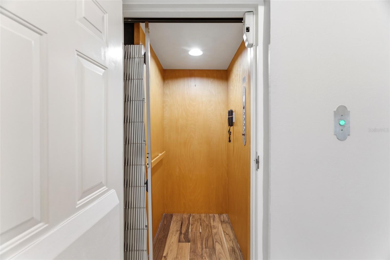 SUNSET BAY TWNHMS - Residential